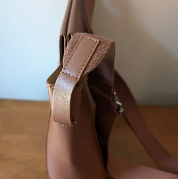 Everlane The Form Bag In Cognac - Picture 6 of 14